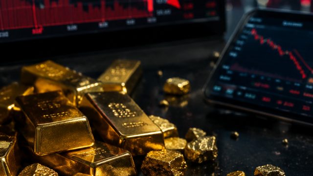Gold Prices Tumble Amid Tech Stock Market Turmoil