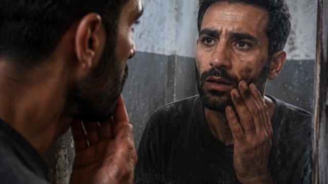 Palestinian Journalist Finally Sees His Reflection After Two Years Behind Bars | info slot pragmatic